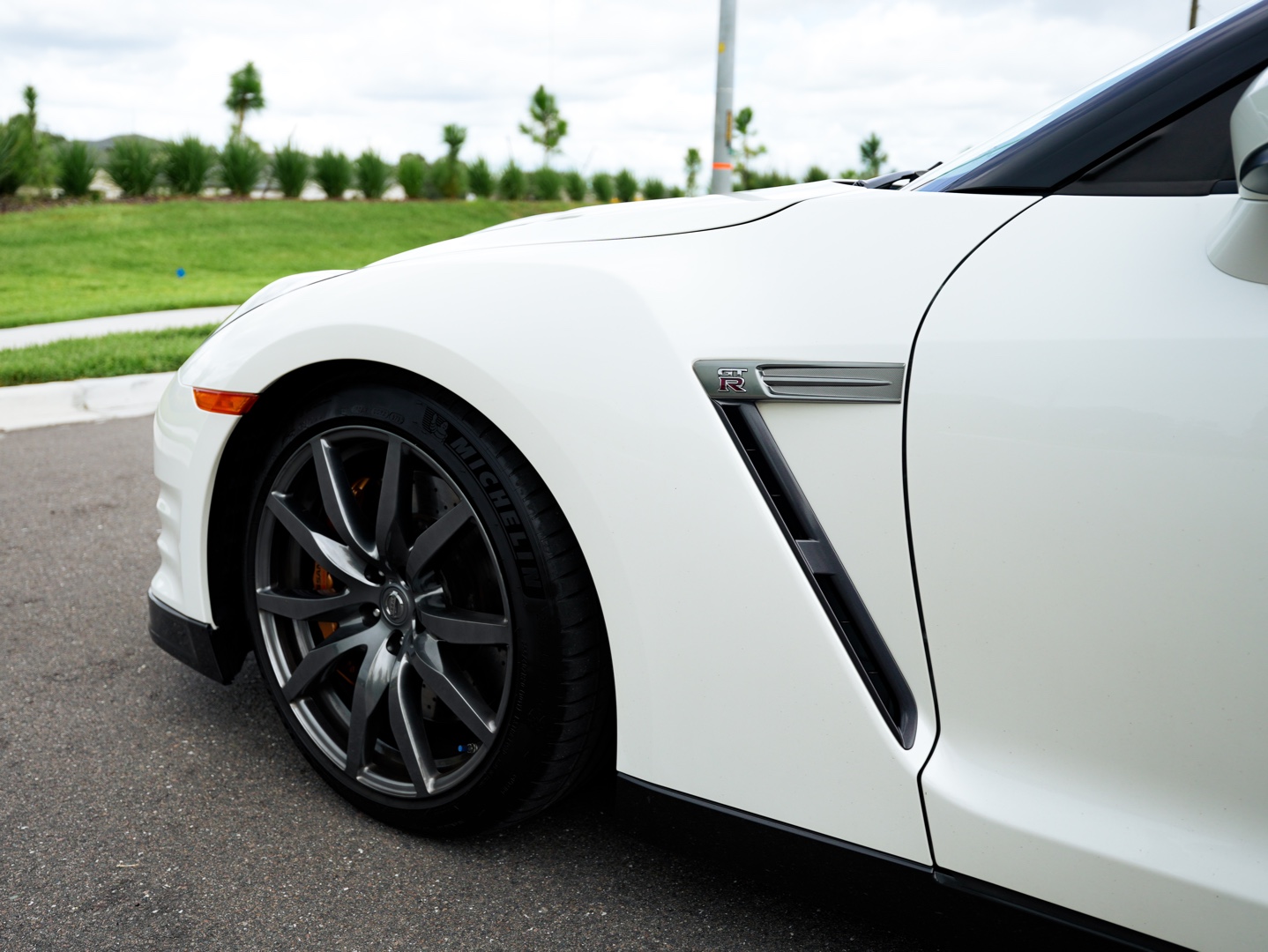 2013 Nissan R35 GTR - Secondary View